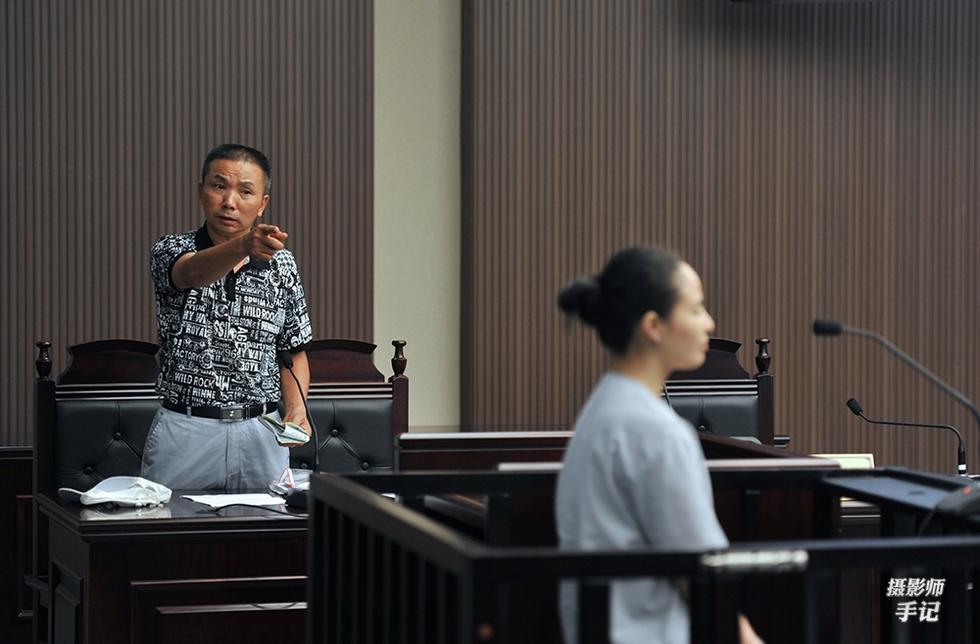 悔与痛:审判席上的官员和老板们(2)_图片新闻 