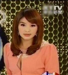 台湾<em>美女</em>主播播新闻时上衣纽扣突然飞脱 _社会