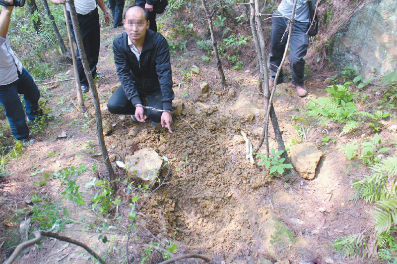 三男子抢劫<em>强奸</em>发廊女 将其打死埋尸深山(2)_图
