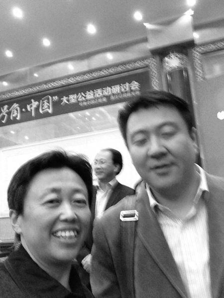 女子虐待学国学女童被刑拘 其照片曝光(图) 在朋友圈中,张红霞晒出自己与朋友参加公益活动的合照。供图/张梅