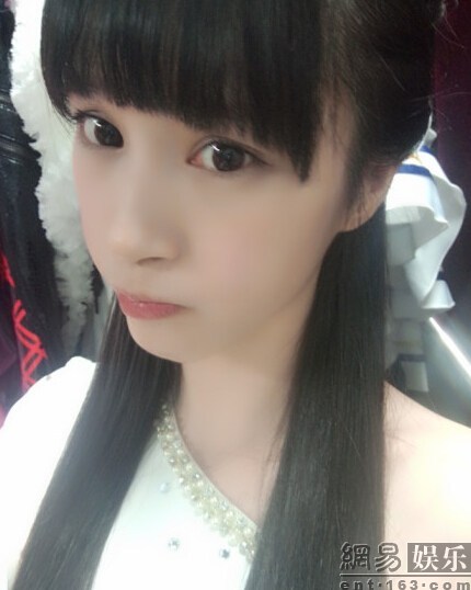 首富之子王思聪自比AV男优 9位兔女郎相伴(1