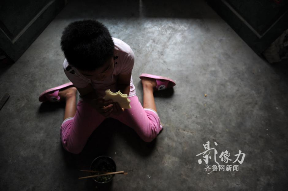 12岁<em>女孩</em>被绳子<em>捆绑</em>的童年(11)_图片新闻 _光