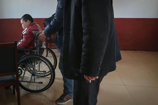 山东男童接种疫苗后瘫痪 政府补偿10万不准上访