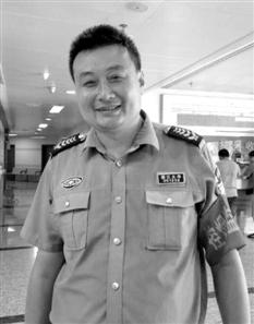 9岁男孩遭陌生男凶狠摔打致骨折 打人者系流浪