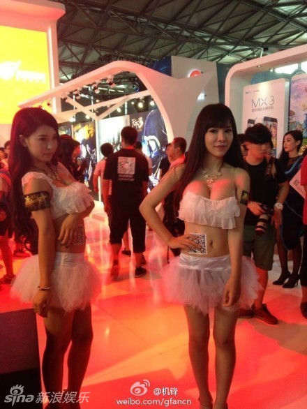 2014CJ现场Showgirl美照:<em>硅胶</em>爆乳女满场 小杨