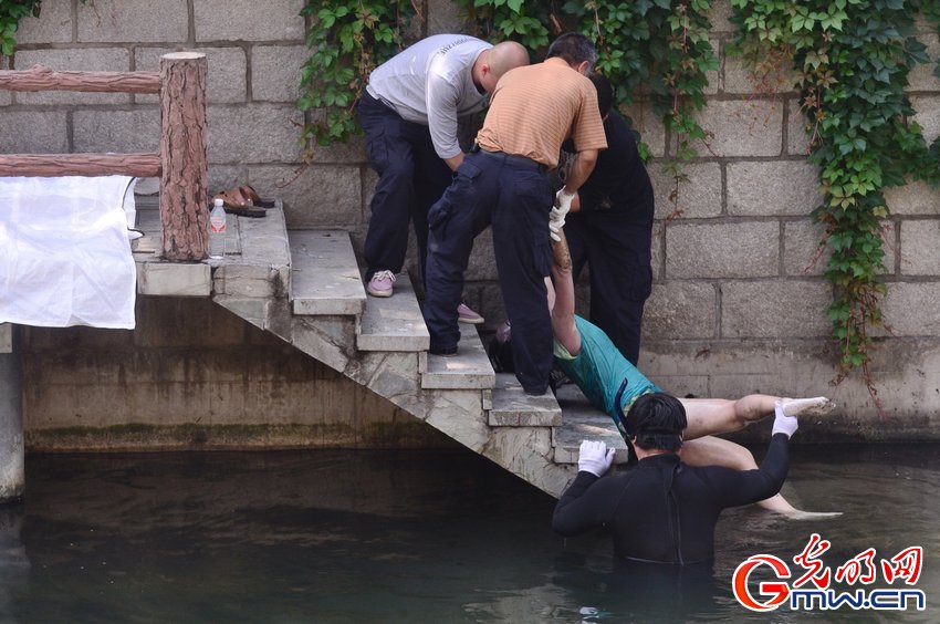  北京 积水潭河中现漂浮 女尸  吓坏游泳人(2)_图片