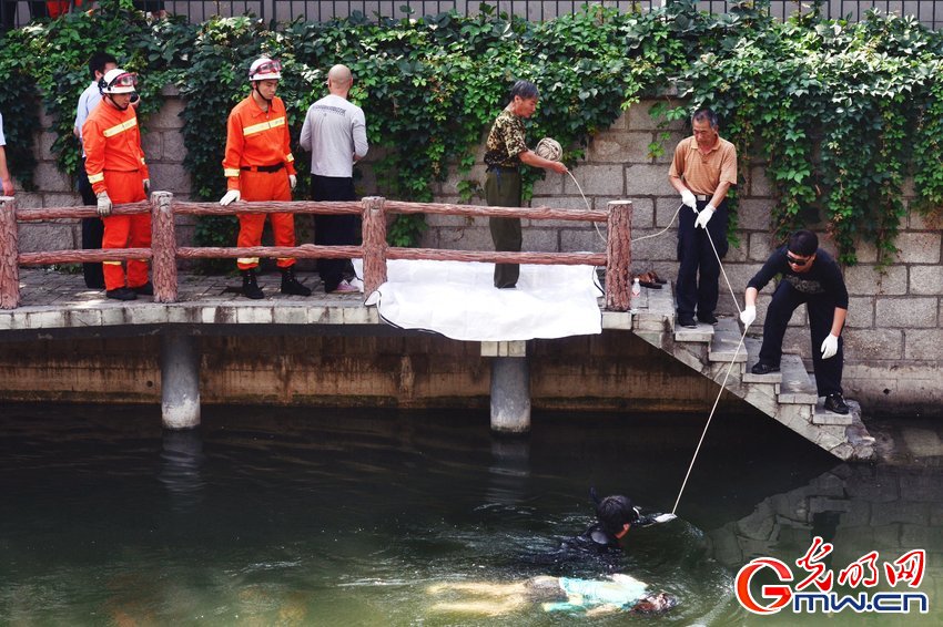 北京积水潭河中现漂浮<em>女尸</em> 吓坏游泳人(3)_<em>图片</em>
