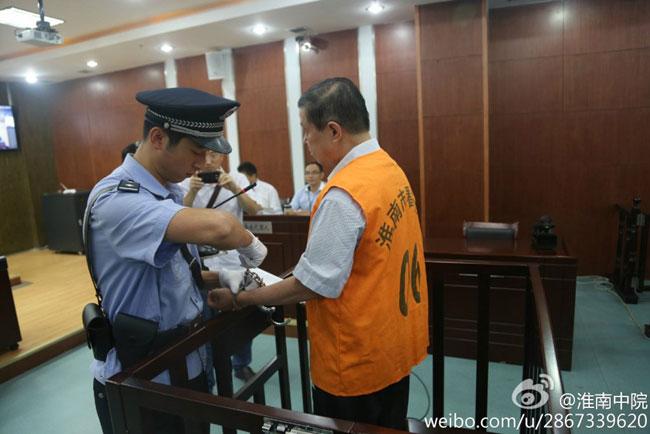 中国农发行安徽分行原副行长操良玉受贿案开审