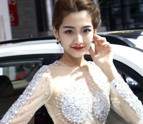 上海车展惊现透视装车模 疑似下体真空(1)