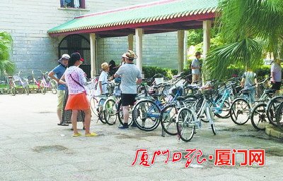 自行车搬进厦大租给游客 一小时高达20元