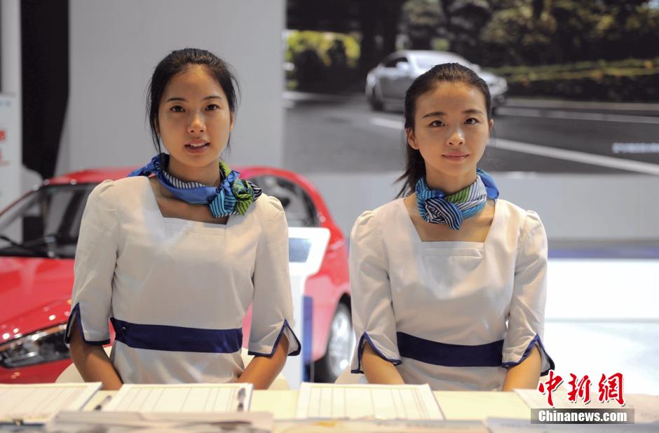 成都国际车展车模云集(组图)(33)