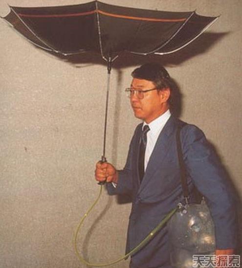 日本摸乳募捐AV女优撩衣献胸 盘点日本那些