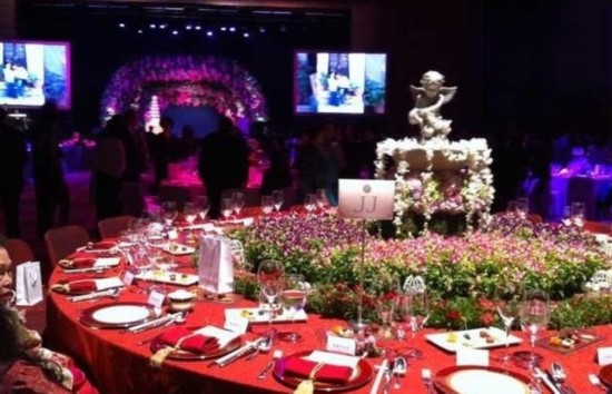 新郎接亲时被索要万元红包揭秘奢华的体坛婚礼