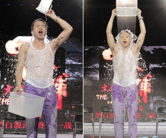 深圳<em>女孩</em>仅穿<em>三点式</em>举行脱衣挑战 抵制冰桶挑