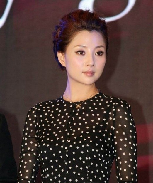 殷桃本人也多次发表声明,对此猜测予以谴责,并表示要追究造谣者!
