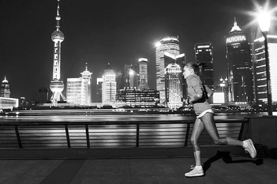 夜跑遭强奸拍裸照﹗9招防狼武功让坏人颤抖﹗