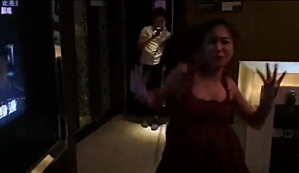 厦门<em>美女</em>搞怪<em>热舞视频</em> 劲爆嗨舞堪称视觉盛宴