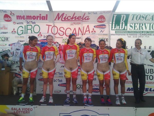 组图﹕哥伦比亚半<em>透明</em>自行车队服露点尺度大 