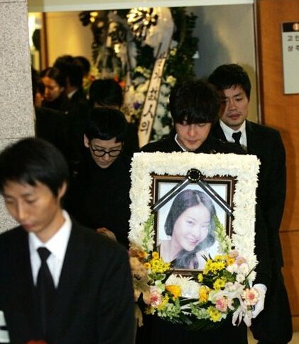 <em>韩女星</em>被迫遭陪睡<em>自杀</em>:父母忌日陪4男人(4)_法