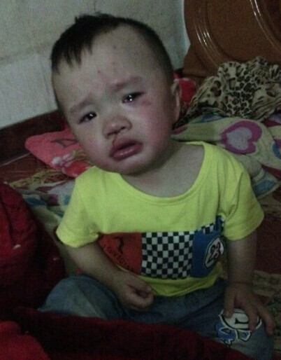 网曝女子打小孩+盘点 虐童事件 (4)