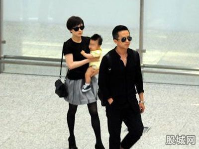  邓超回京与孙俪团聚  一家子事业人生大丰收(1