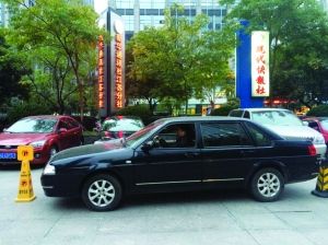 停车帝超高难度停车惊呆驾车教练 菜鸟司机膜拜“求拜师”