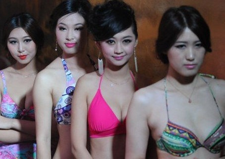 成都淘女郎日薪过万 图揭各类腿模臀模手模模