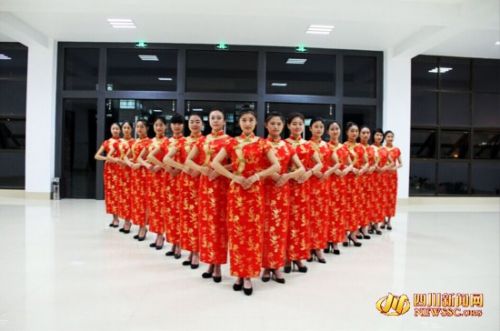 四川高校礼仪队美女如云 长腿高挑气质女神吸