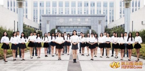 四川高校礼仪队<em>美女</em>如云 <em>长腿高挑</em>气质女神吸