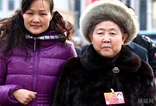 老干妈辣椒酱百搭国内外通吃 陶华碧狂赚36亿