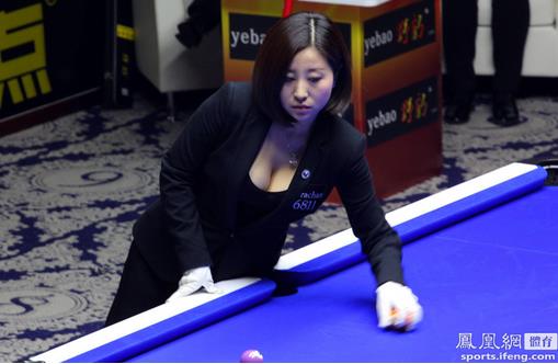 台球<em>美女</em>裁判美颜巨乳 网友﹕教人怎有心思看