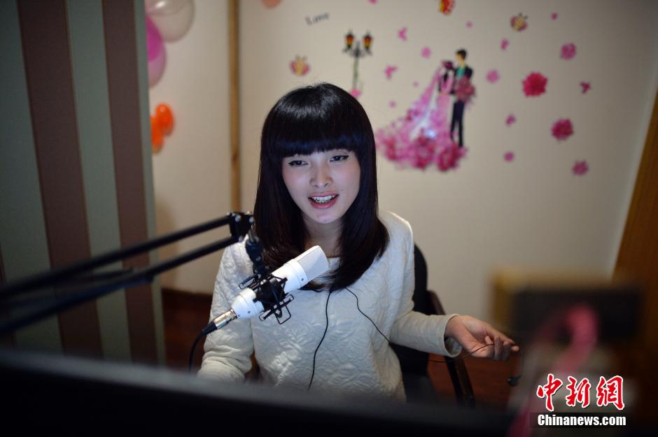 图片故事﹕网络女主播的生活法治频道图片