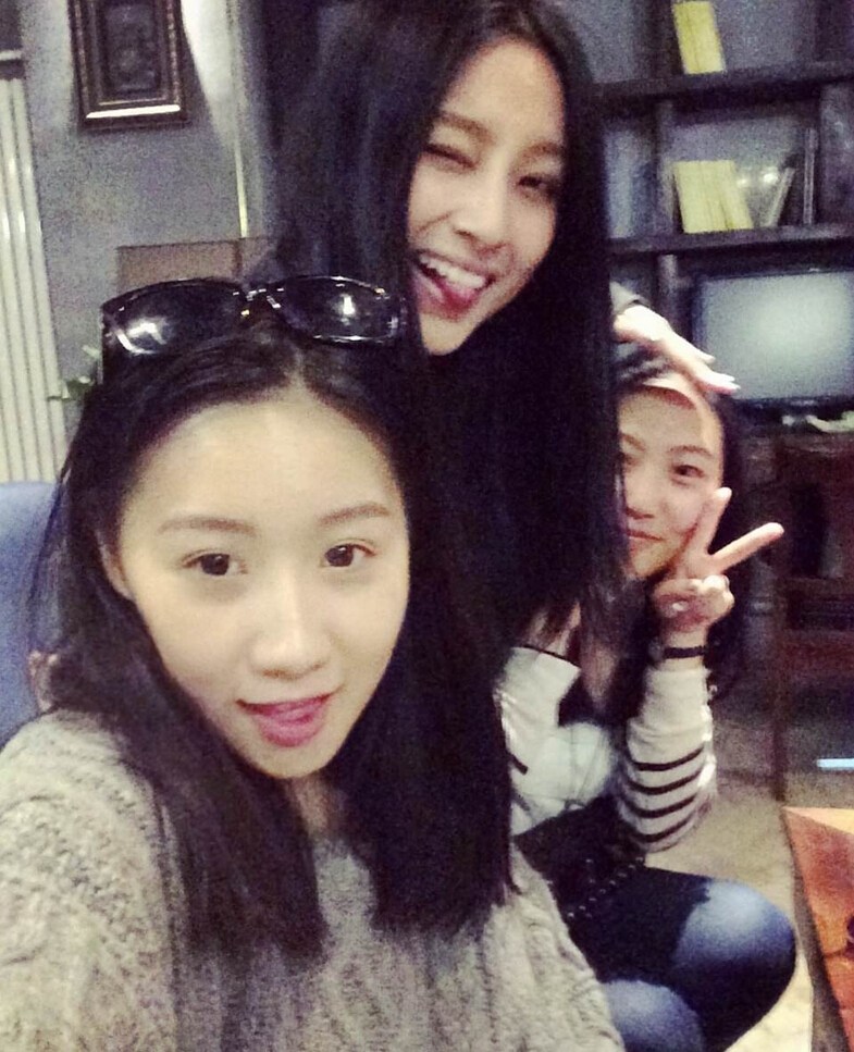 天下足球14年后添女主播 参加选秀内裤滑落(5