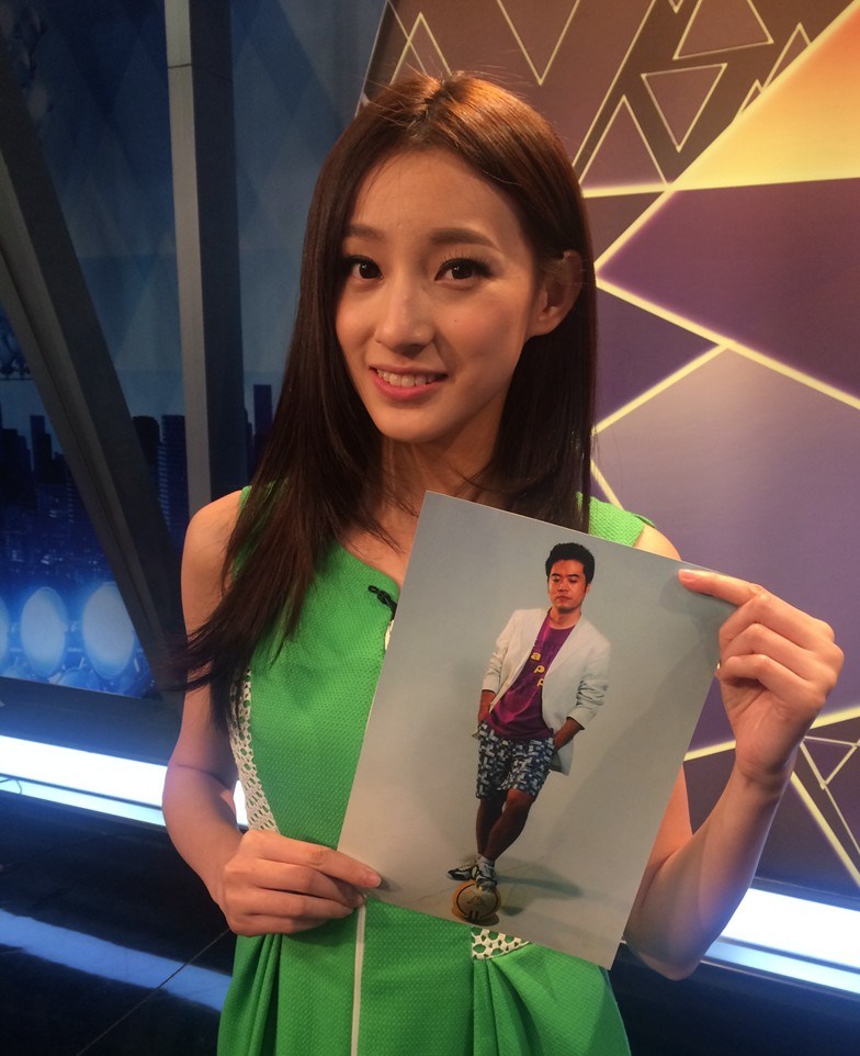 天下足球14年后添女<em>主播</em> 参加选秀<em>内裤</em>滑落(1