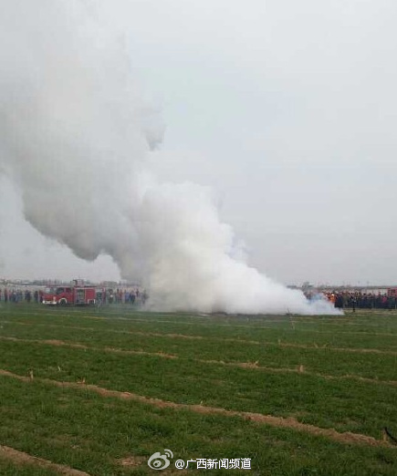 一军用飞机在陕西渭南坠毁