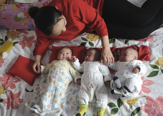 城阳早产三胞胎追踪：青岛妈妈团担纲后援队