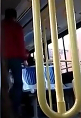 实拍丈夫公交车上居然殴打 掌掴妻子  女子哭嚎