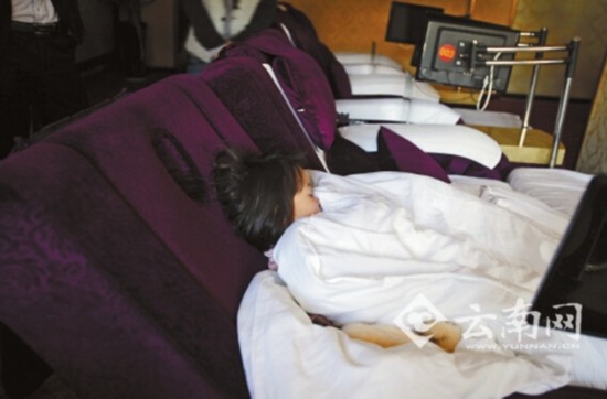 泡温泉称没带钱<em>爷爷</em>抵押孙女 消失<em>一个</em>月不露