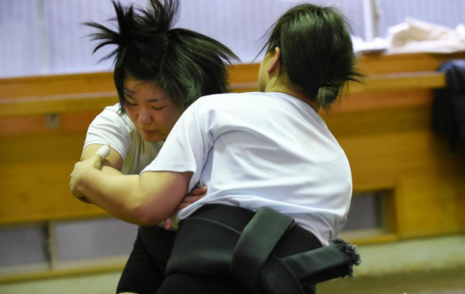 日本女子<em>相扑</em>走红 实拍<em>男女相扑</em>劲爆对抗(4)_法