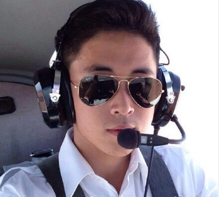 室友扮如花上传恶搞视频 上铺小哥呆萌抢镜走