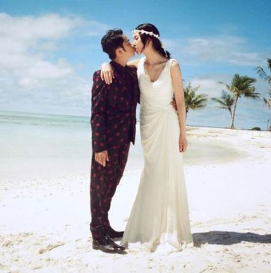 王祖蓝与妻子在情人节结婚