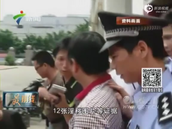 无良班主任一边给初中<em>女生看爱情动作片</em>一边袭