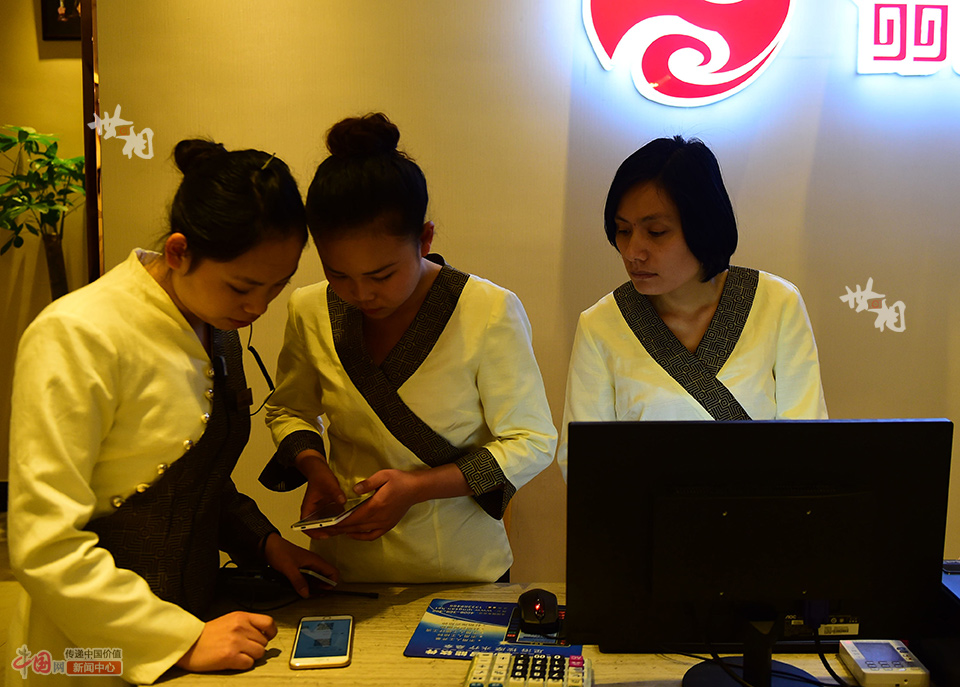 \<em>最美洗脚妹</em>\的两会声音