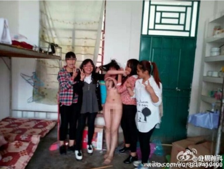 云南文山一16岁女生遭同学围殴被迫拍裸照(4)