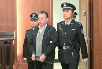 陕西安康中院原院长受贿受审 曾被曝花上亿建楼