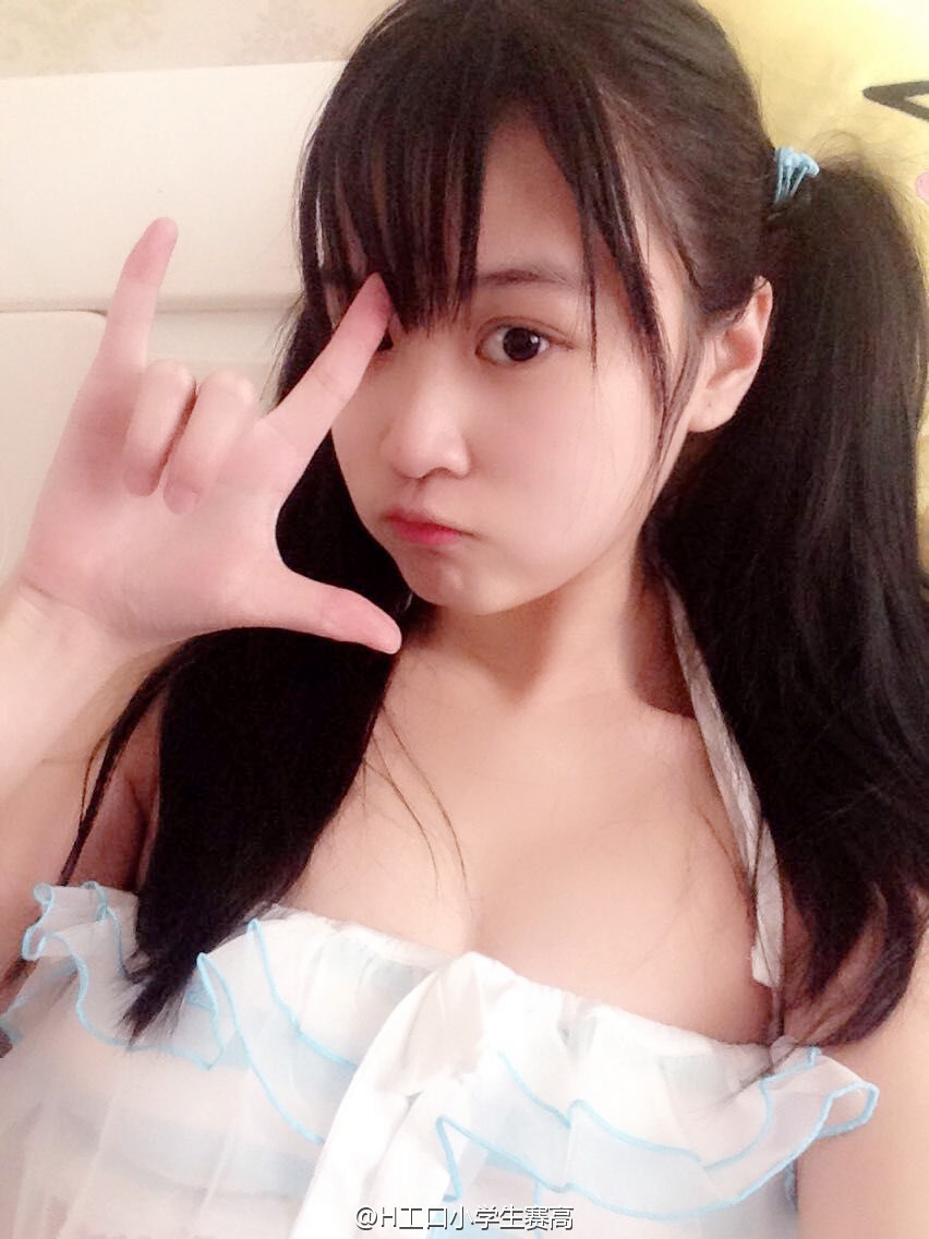 00后小<em>学生</em>微博晒半裸<em>内裤照</em>引争议(组图)(4)_