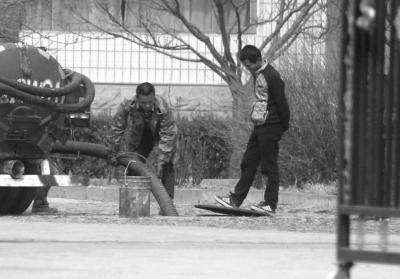 北京某医院将医疗污水偷排雨水井 未经任何消