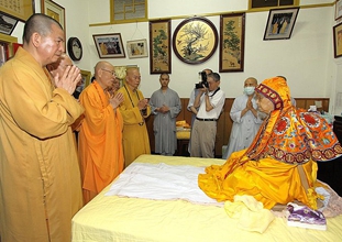 高僧17年肉身不腐 揭秘各地肉身活佛胆小误