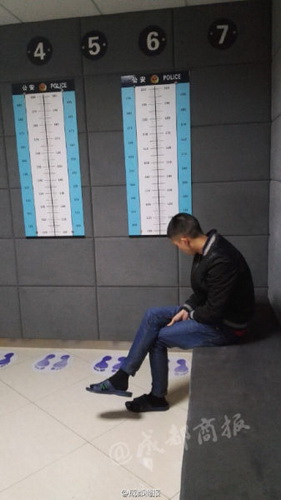 小伙开玛莎拉蒂买豆腐 无证驾驶遭拘留(图)-深