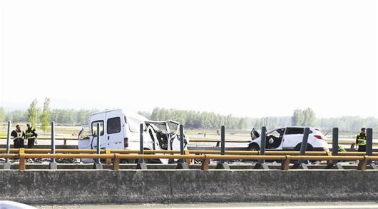 男子毒驾高速上逆行16公里 撞上面包车致3死1